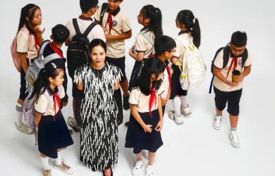 Mang Toán học vào thời trang, NTK Cường Đàm dành tặng bố mẹ bộ ảnh lưu giữ kỷ niệm đẹp ngày 20/11